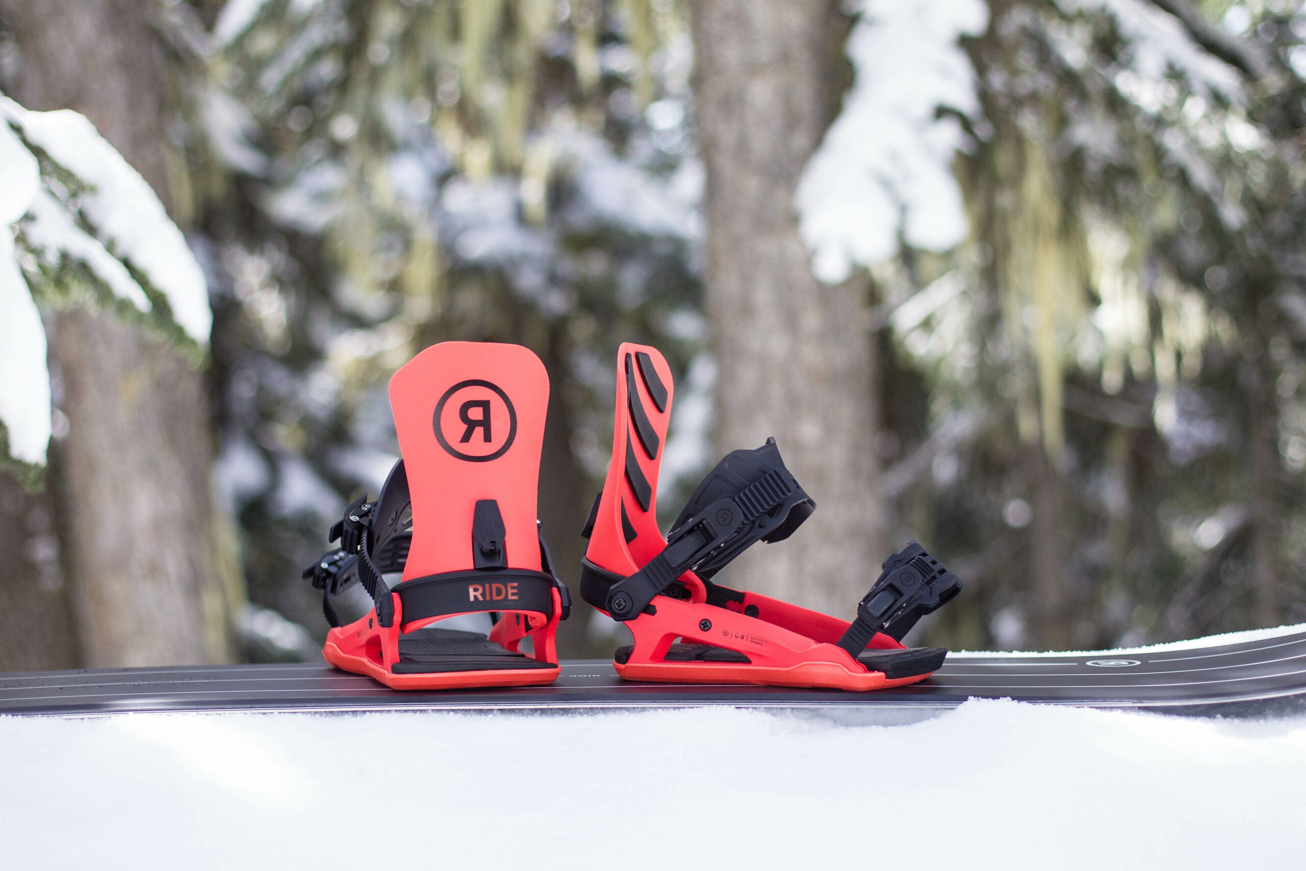 ride c-8 snowboard bindings 2023 Fire series Performance Chassis is made of composite The 2025 Ride C-8 Snowboard